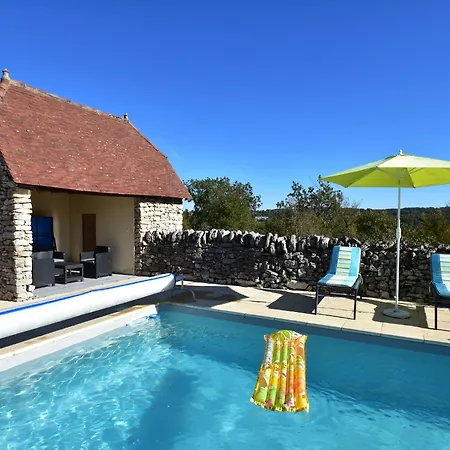 In Gramat With Private Pool Hébergement de vacances